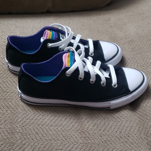 Converse Youth size 3 with multiple colored tongue - Picture 2 of 9